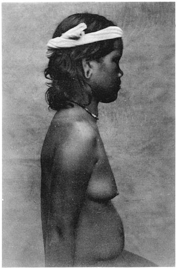 Buring Pengai, neunzehnj&auml;hrige Kajanfrau.