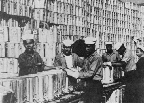 Sailors in the General Service
Move Ammunition