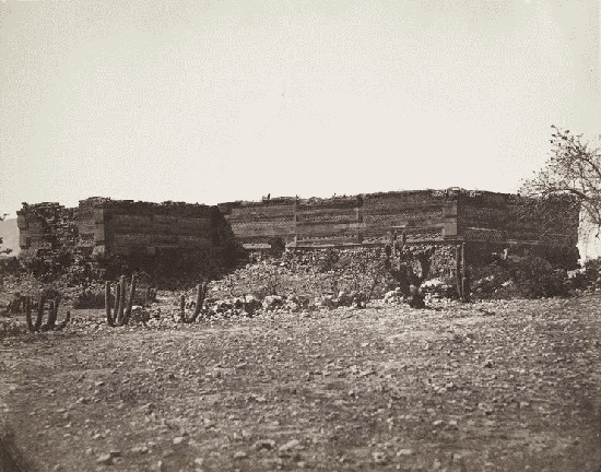 Grand Palais, &agrave; Mitla, fa&ccedil;ade orientale.