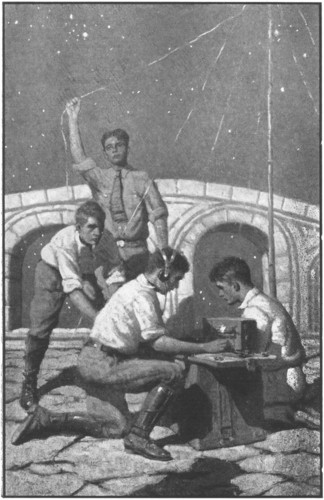 The radio outfit paralleled an army field outfit in a number
of respects, including the umbrella type of aerial.