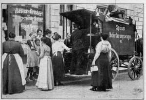 Photograph from Henry Ruschin
TRAVELING-KITCHEN IN BERLIN
A food-conservation measure that failed, because the people grew tired of the stew
dispensed by the "Food Transport Wagon."