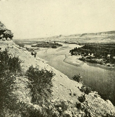Looking up Green
River Valley from below Union Pacific Railway Bridge.