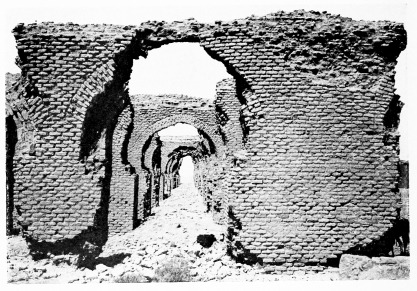 Fig. 165.&mdash;ABU DULÂF, ARCADE.