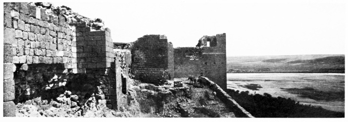 Fig. 207.&mdash;DIYÂRBEKR, YENI KAPU.
