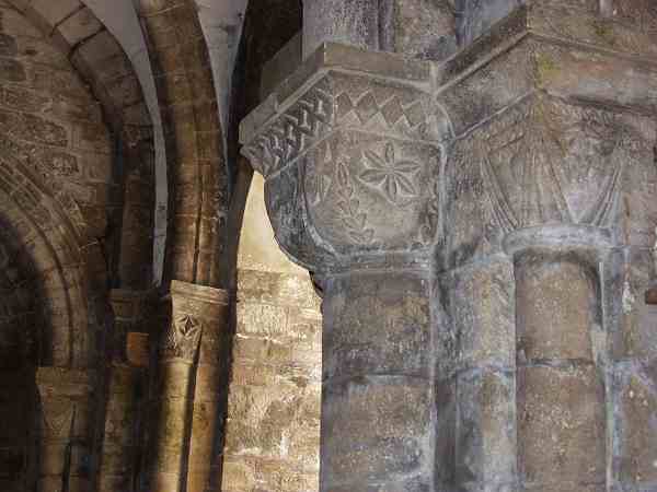 decoration of column capitals